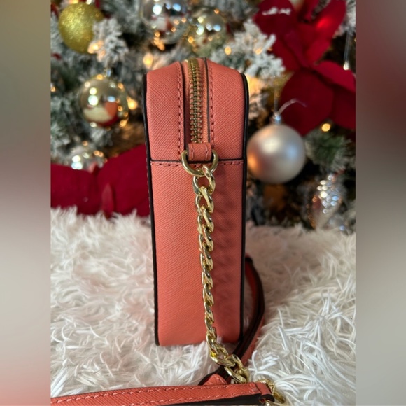 Like new Authentic Michael Kors Crossbody bag - Picture 8 of 9